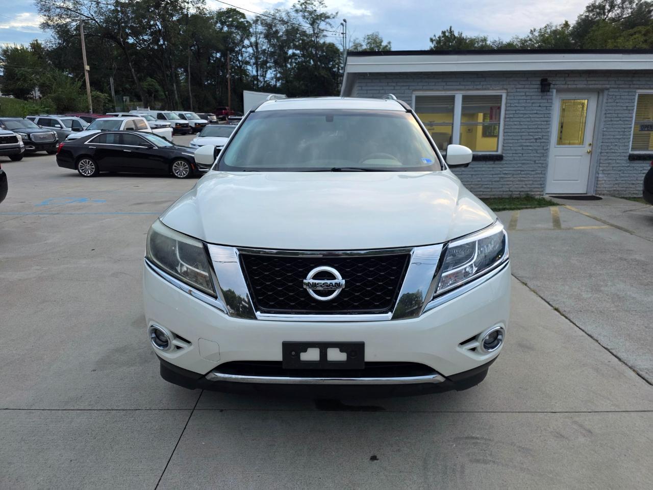 Nissan Pathfinder SV 4WD 2015