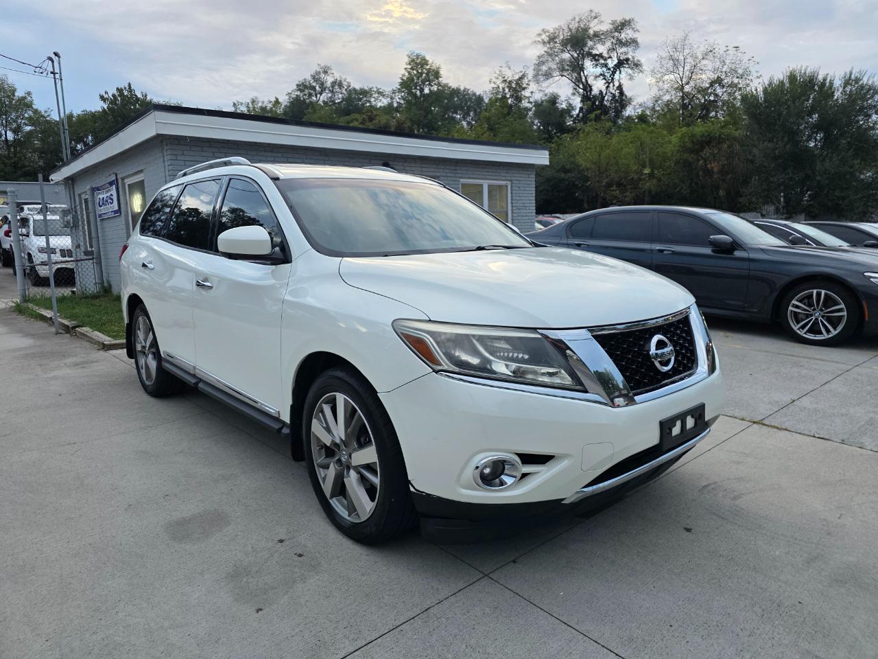 Nissan Pathfinder SV 4WD 2015