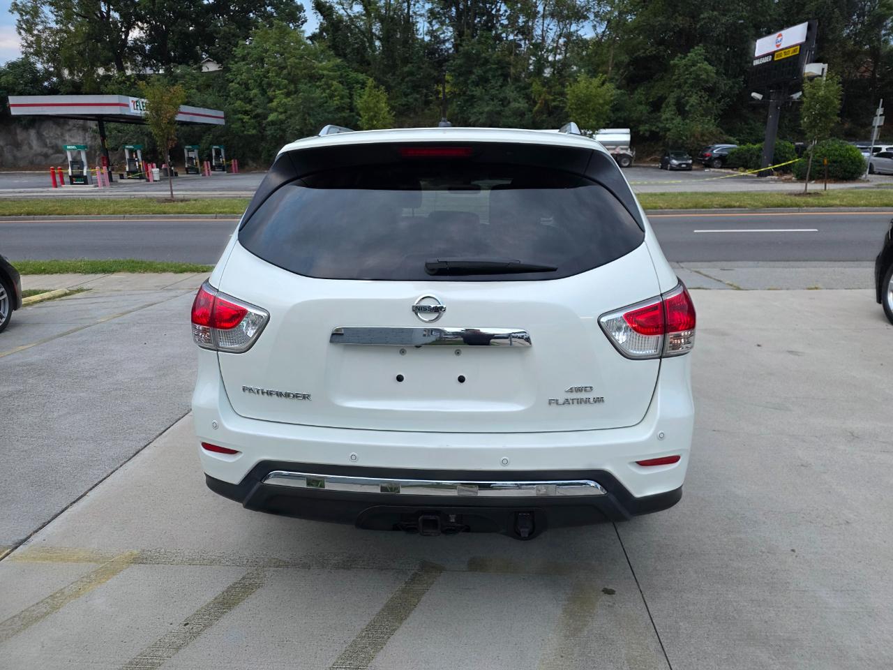 Nissan Pathfinder SV 4WD 2015