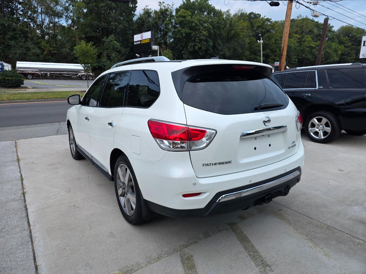 Nissan Pathfinder SV 4WD 2015