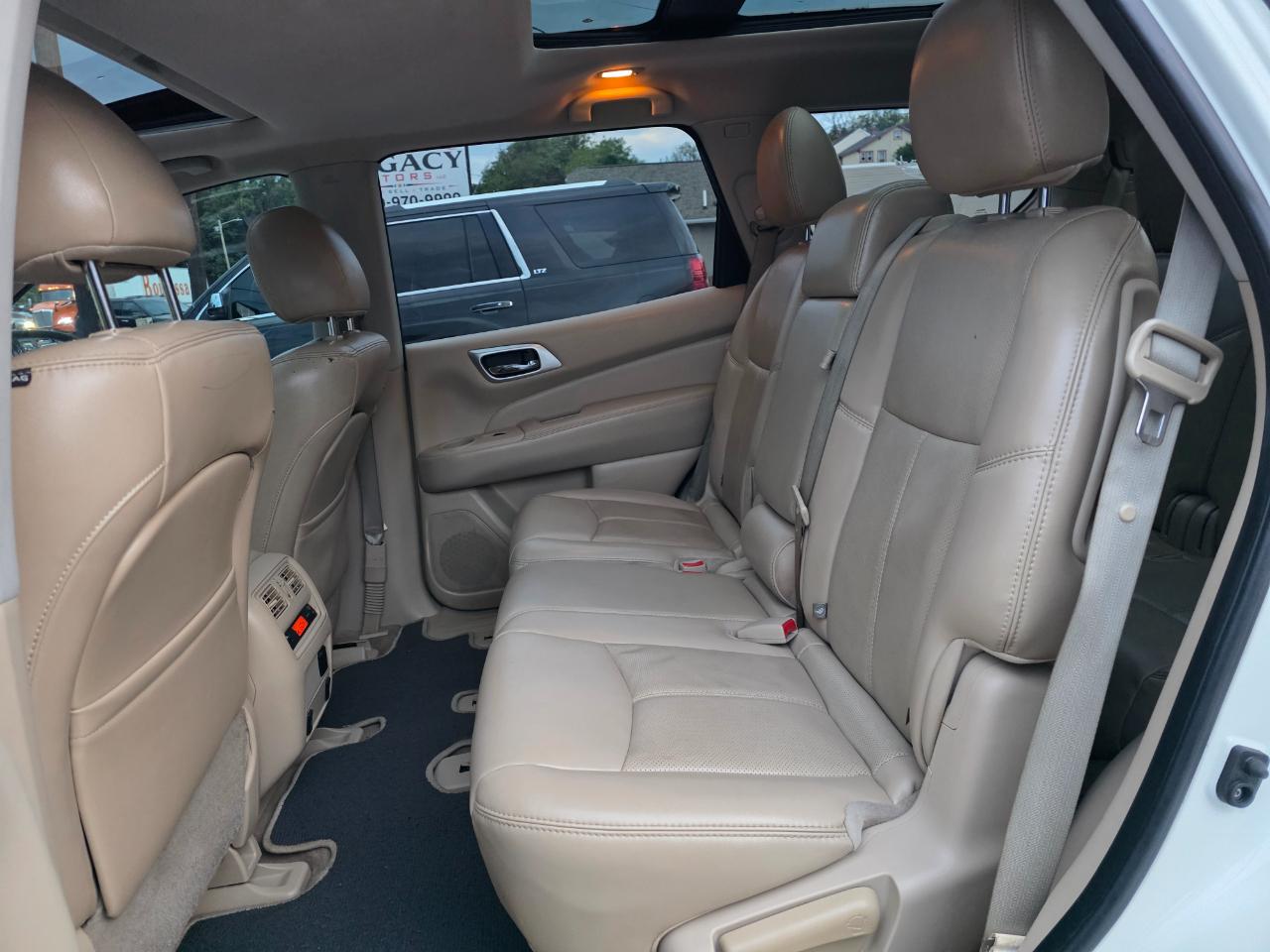 Nissan Pathfinder SV 4WD 2015
