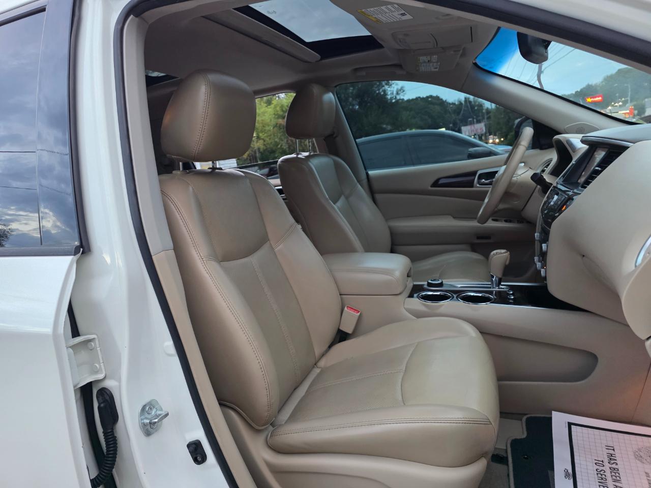 Nissan Pathfinder SV 4WD 2015