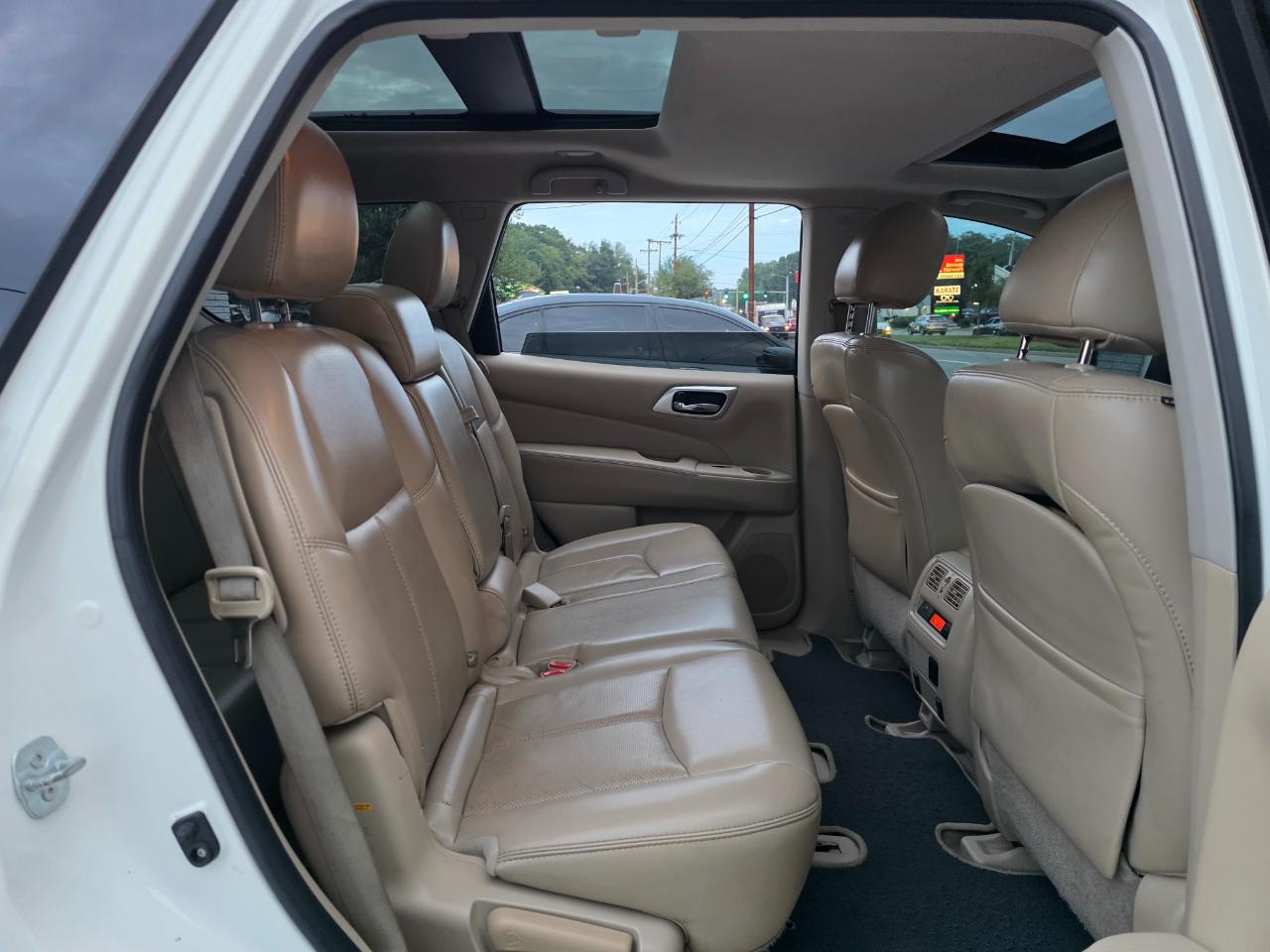 Nissan Pathfinder SV 4WD 2015