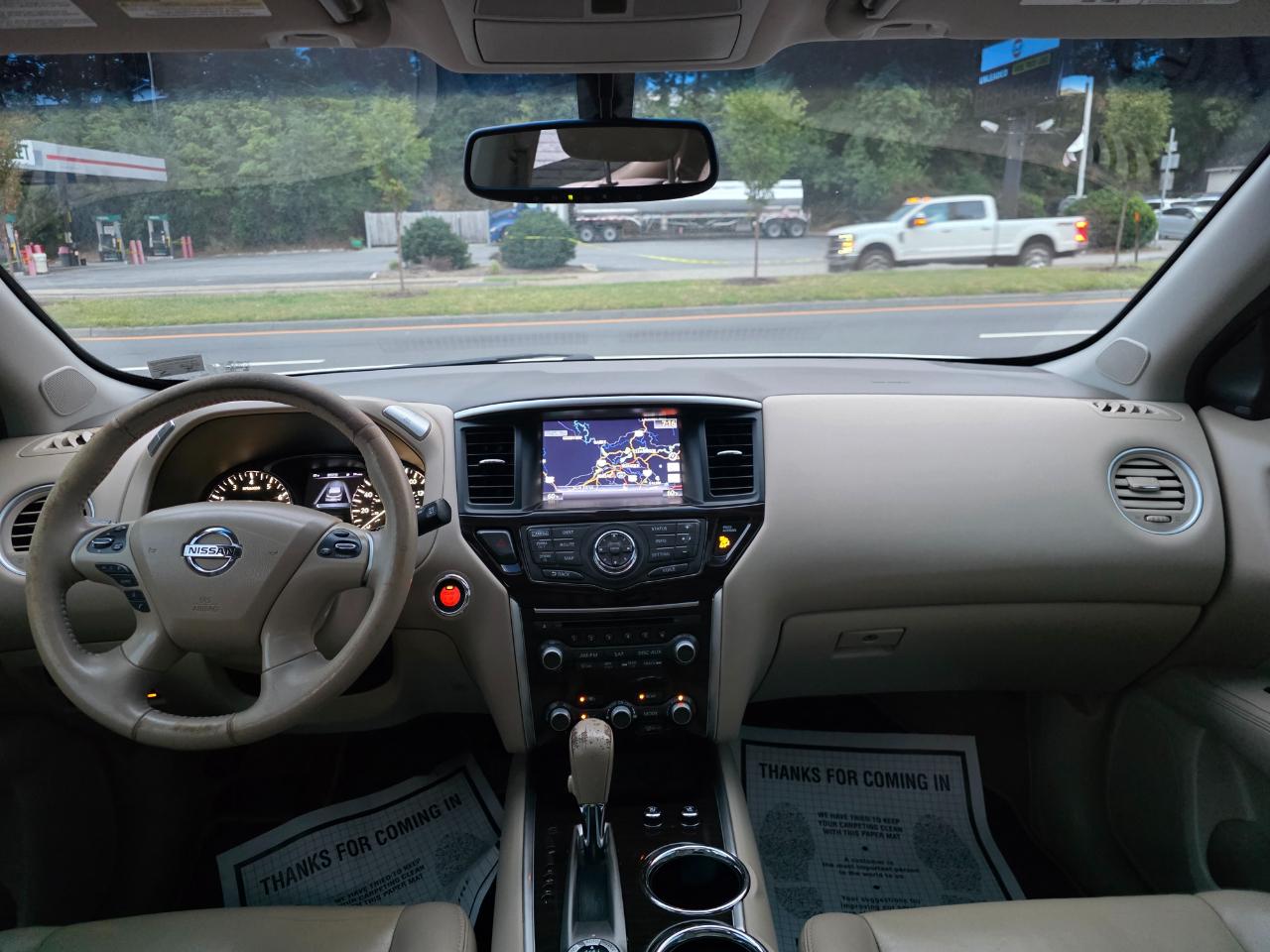 Nissan Pathfinder SV 4WD 2015