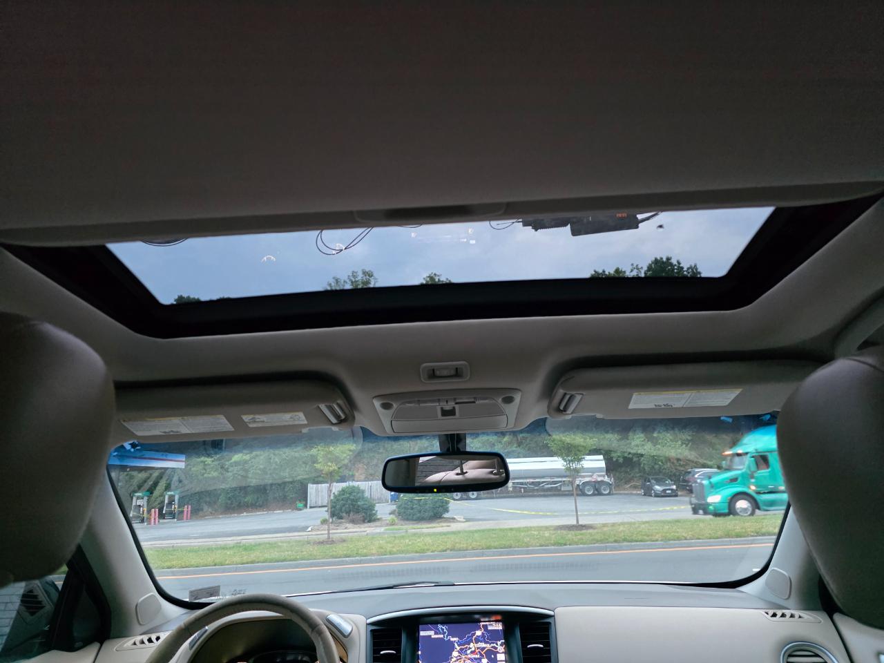 Nissan Pathfinder SV 4WD 2015