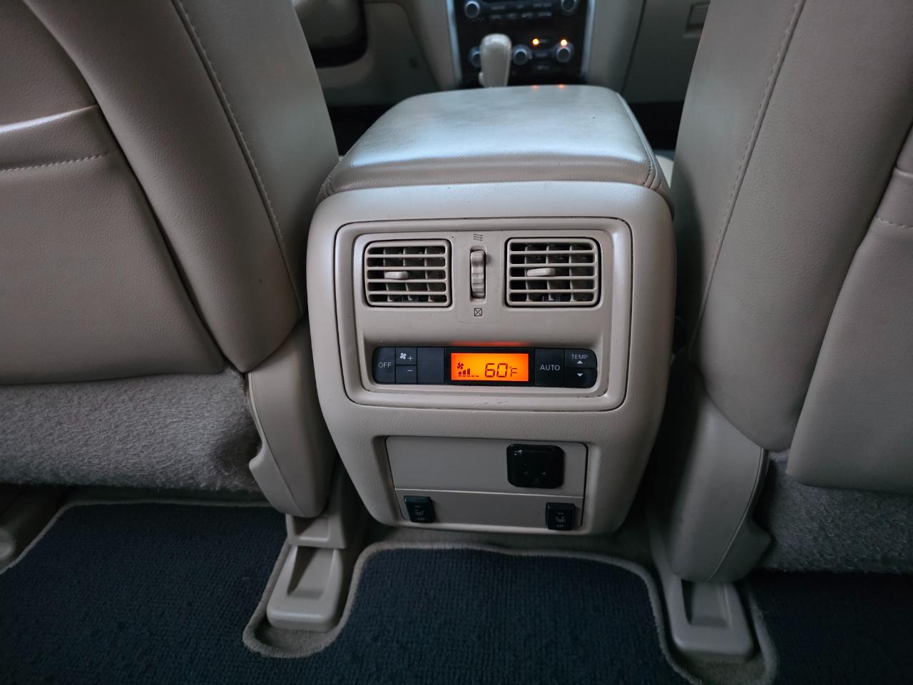 Nissan Pathfinder SV 4WD 2015