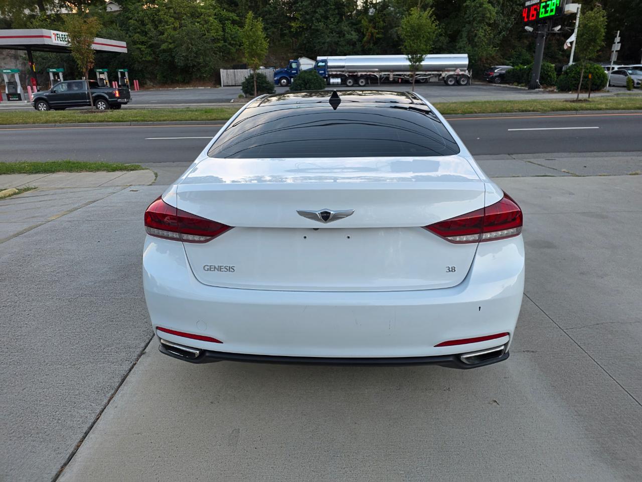 Hyundai Genesis 3.8L 2015