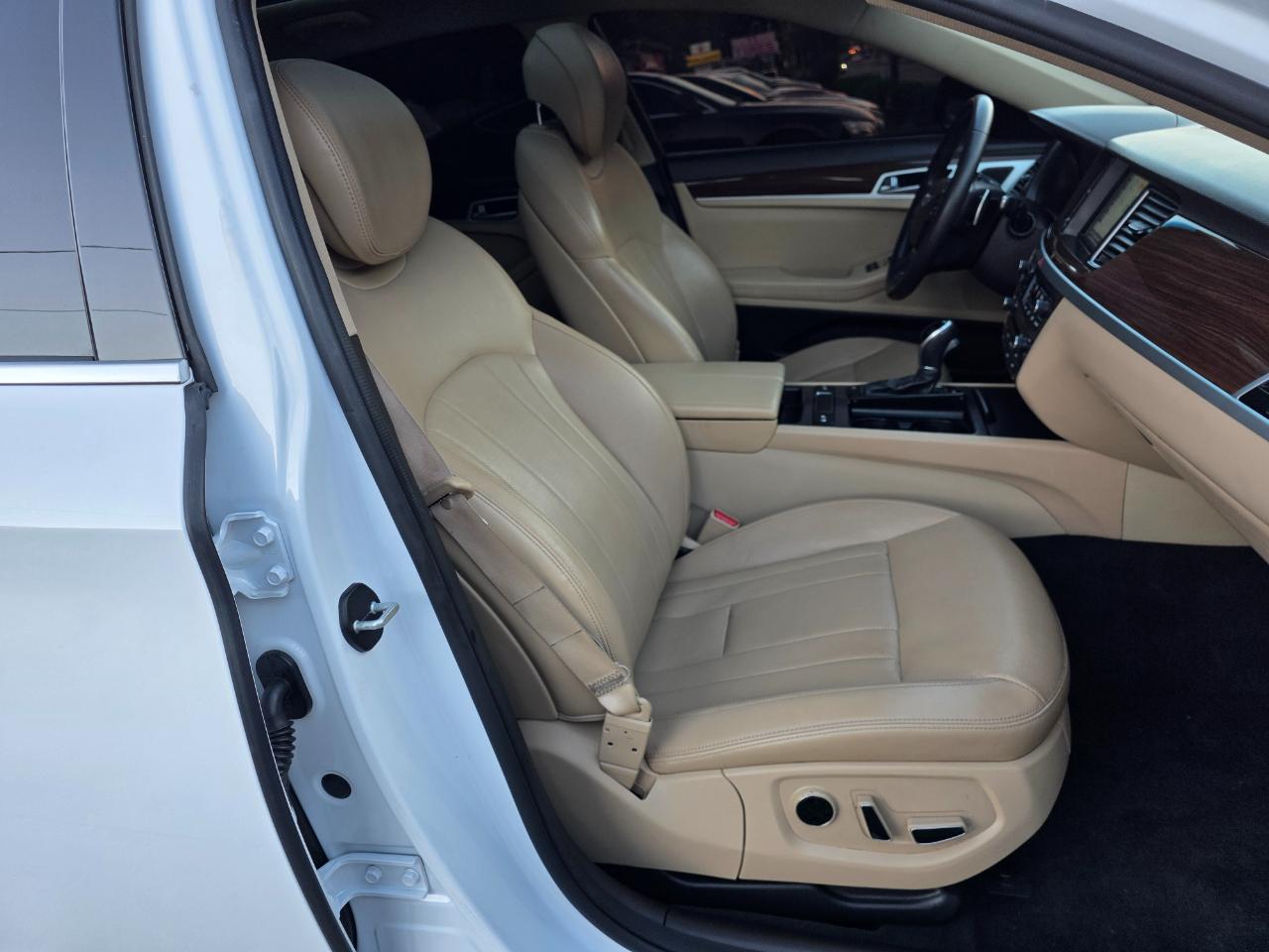 Hyundai Genesis 3.8L 2015