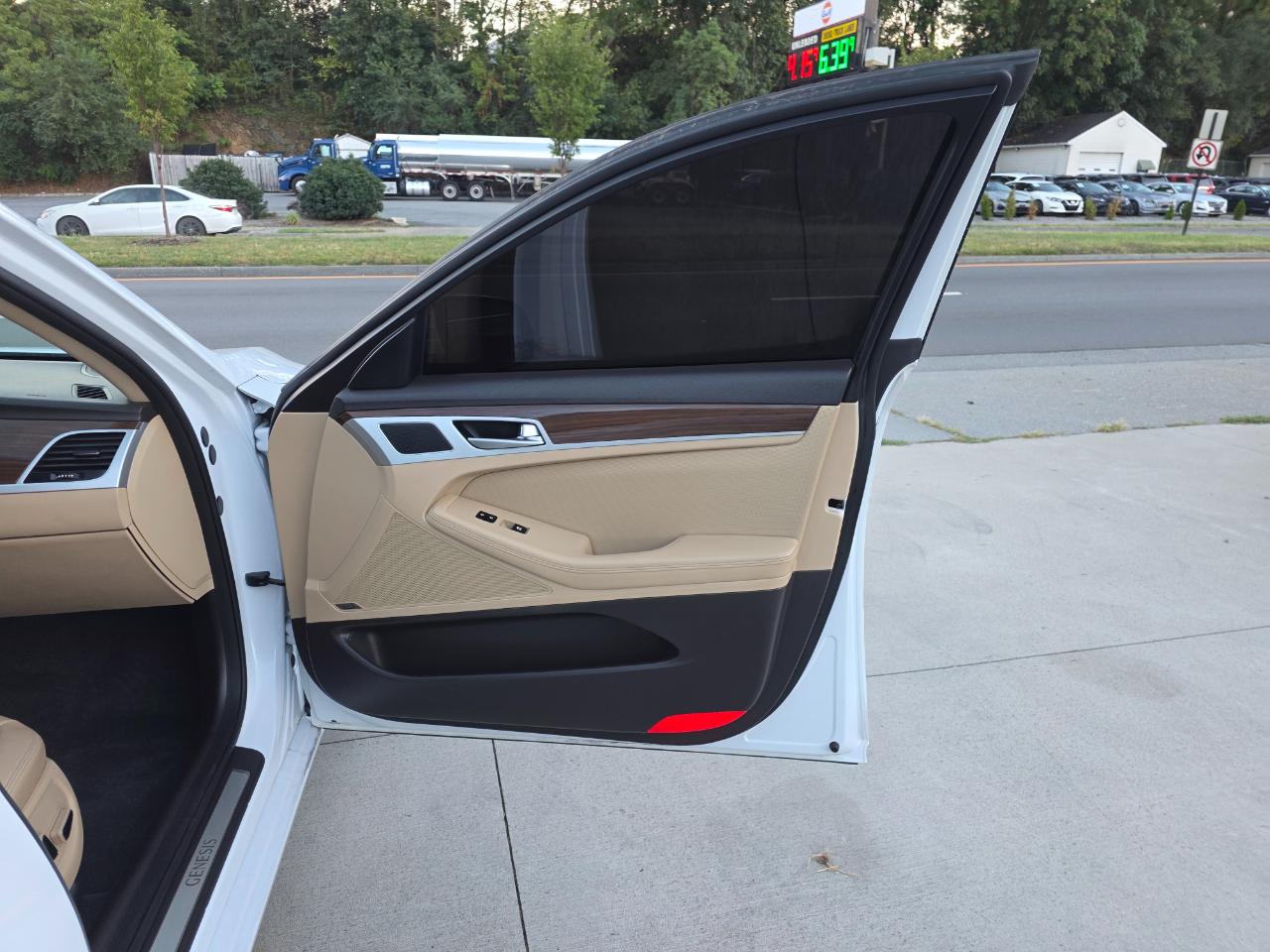 Hyundai Genesis 3.8L 2015