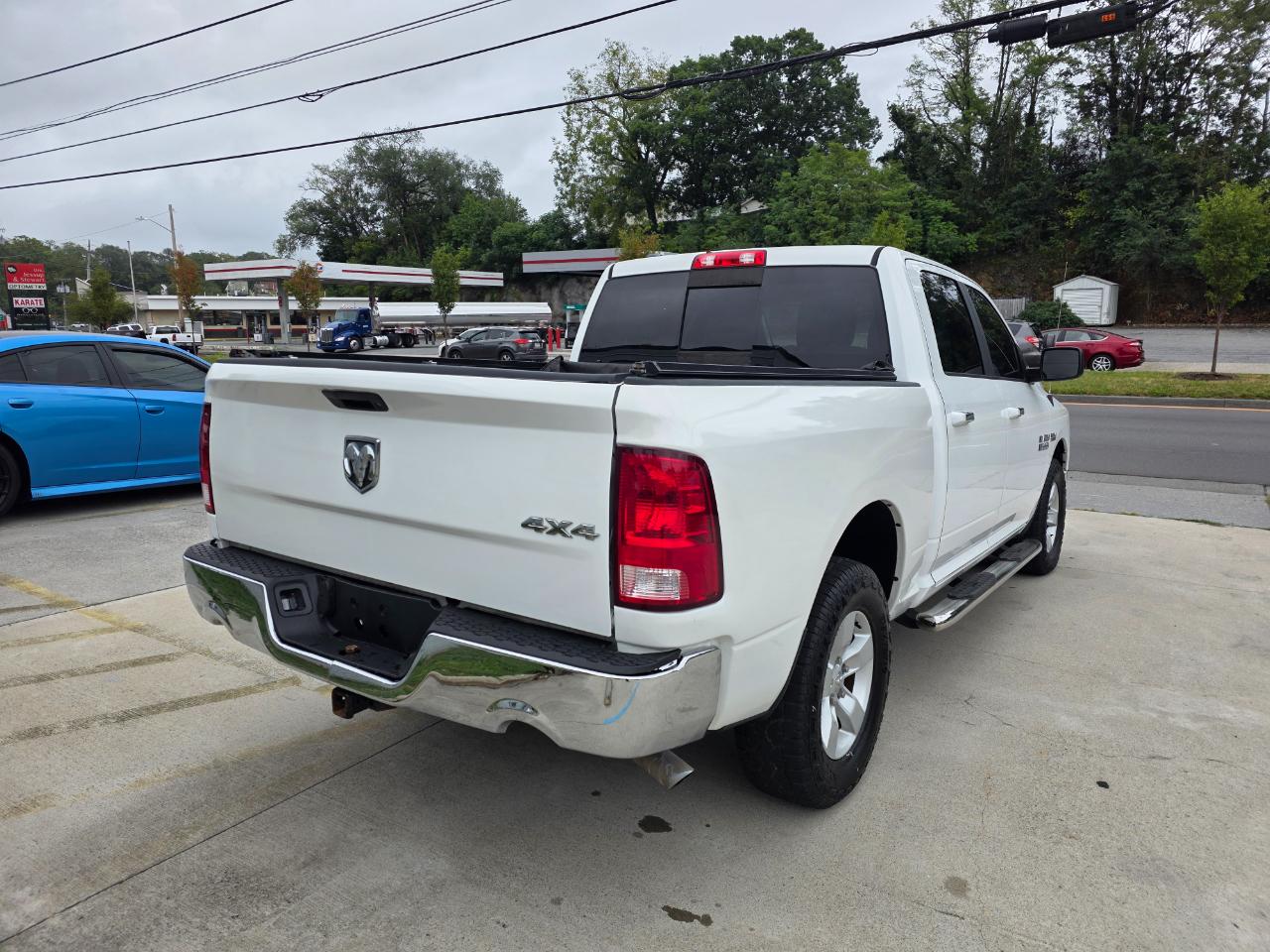 RAM 1500 SLT Crew Cab SWB 4WD 2017
