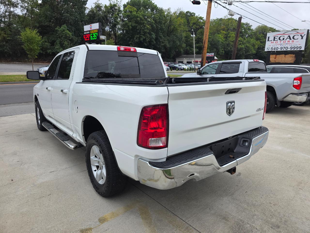 RAM 1500 SLT Crew Cab SWB 4WD 2017