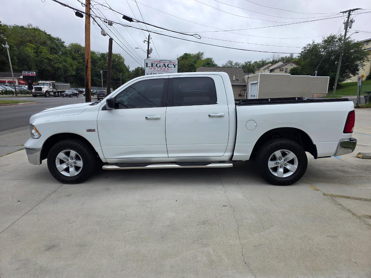 RAM 1500 SLT Crew Cab SWB 4WD 2017
