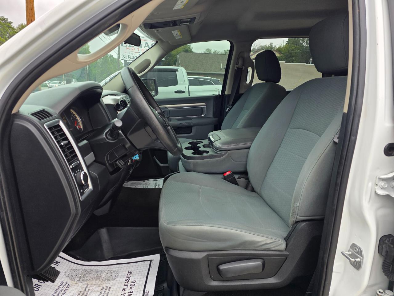 RAM 1500 SLT Crew Cab SWB 4WD 2017