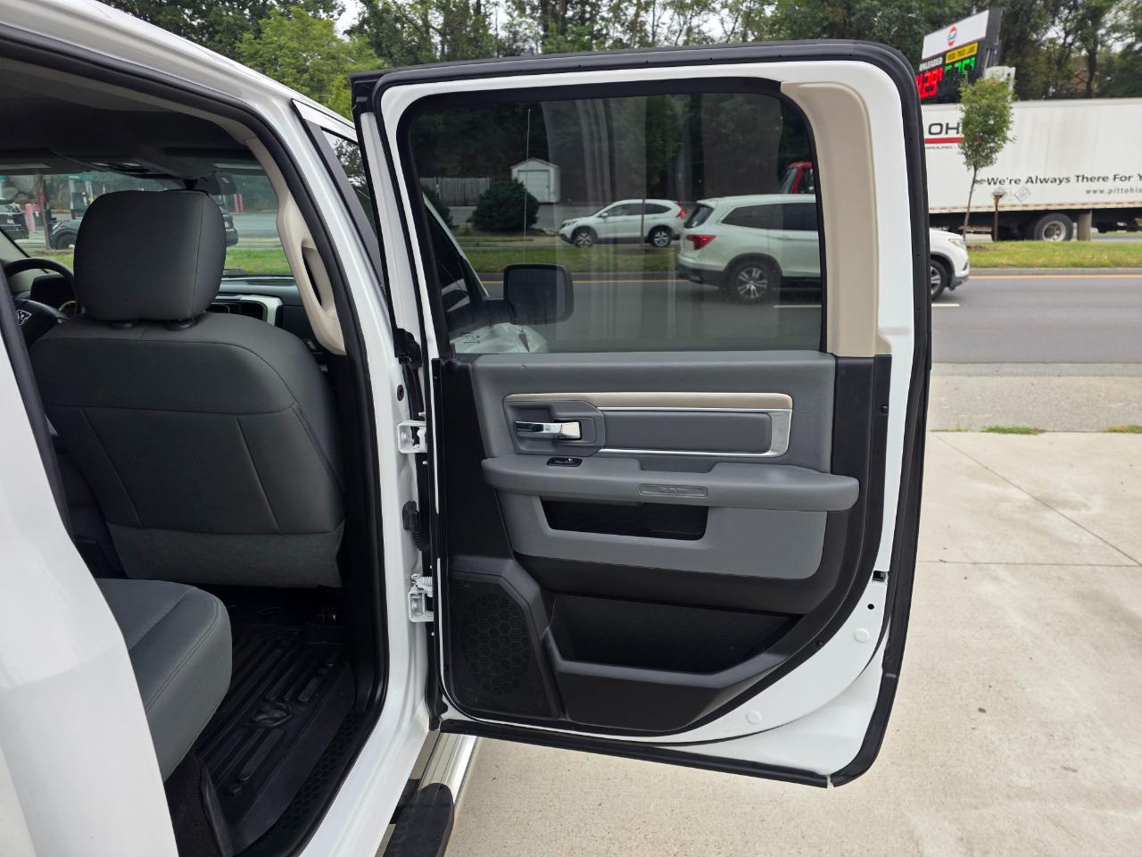 RAM 1500 SLT Crew Cab SWB 4WD 2017