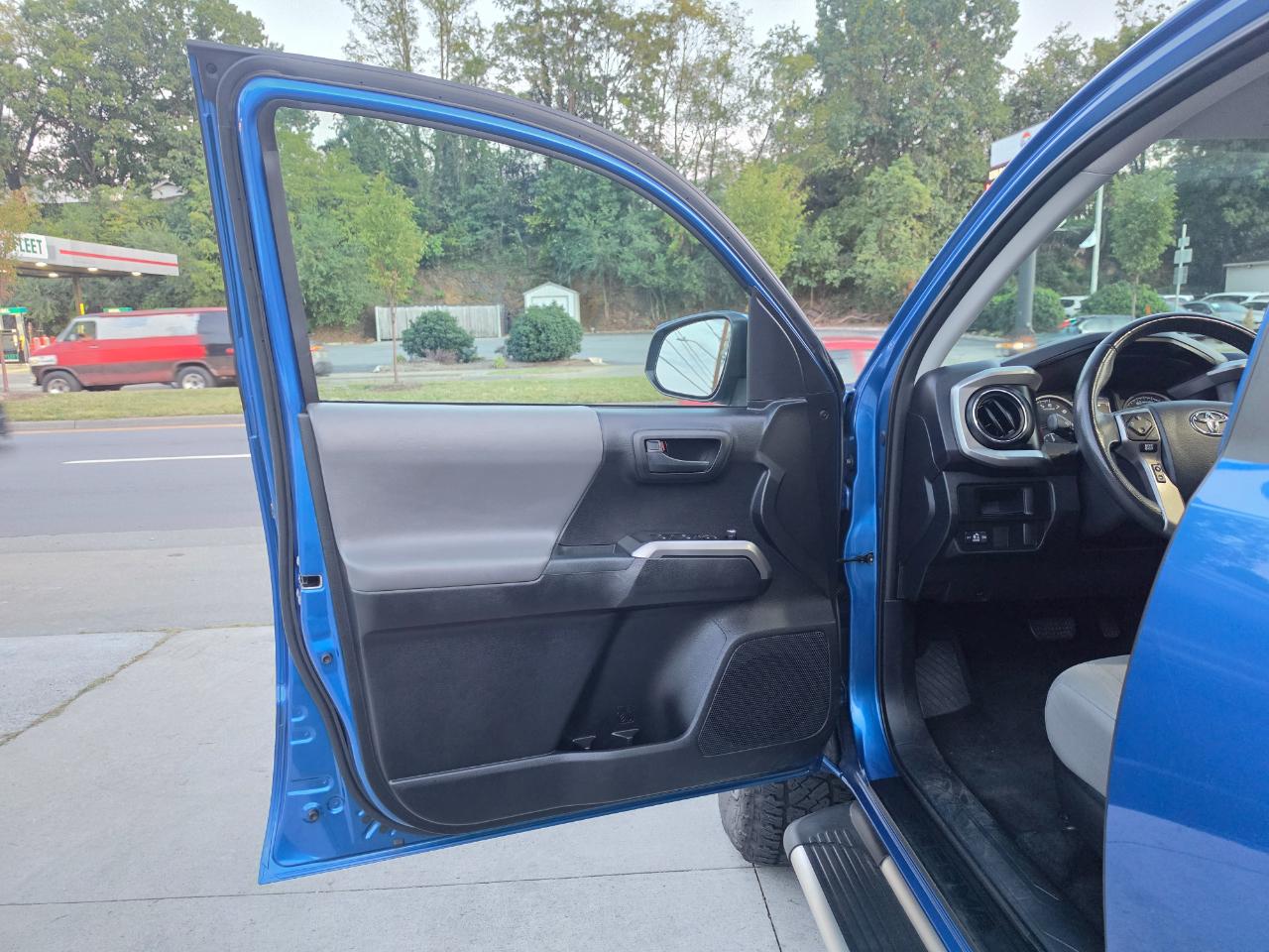 Toyota Tacoma SR5 Double Cab Super Long Bed V6 6AT 4WD 2017