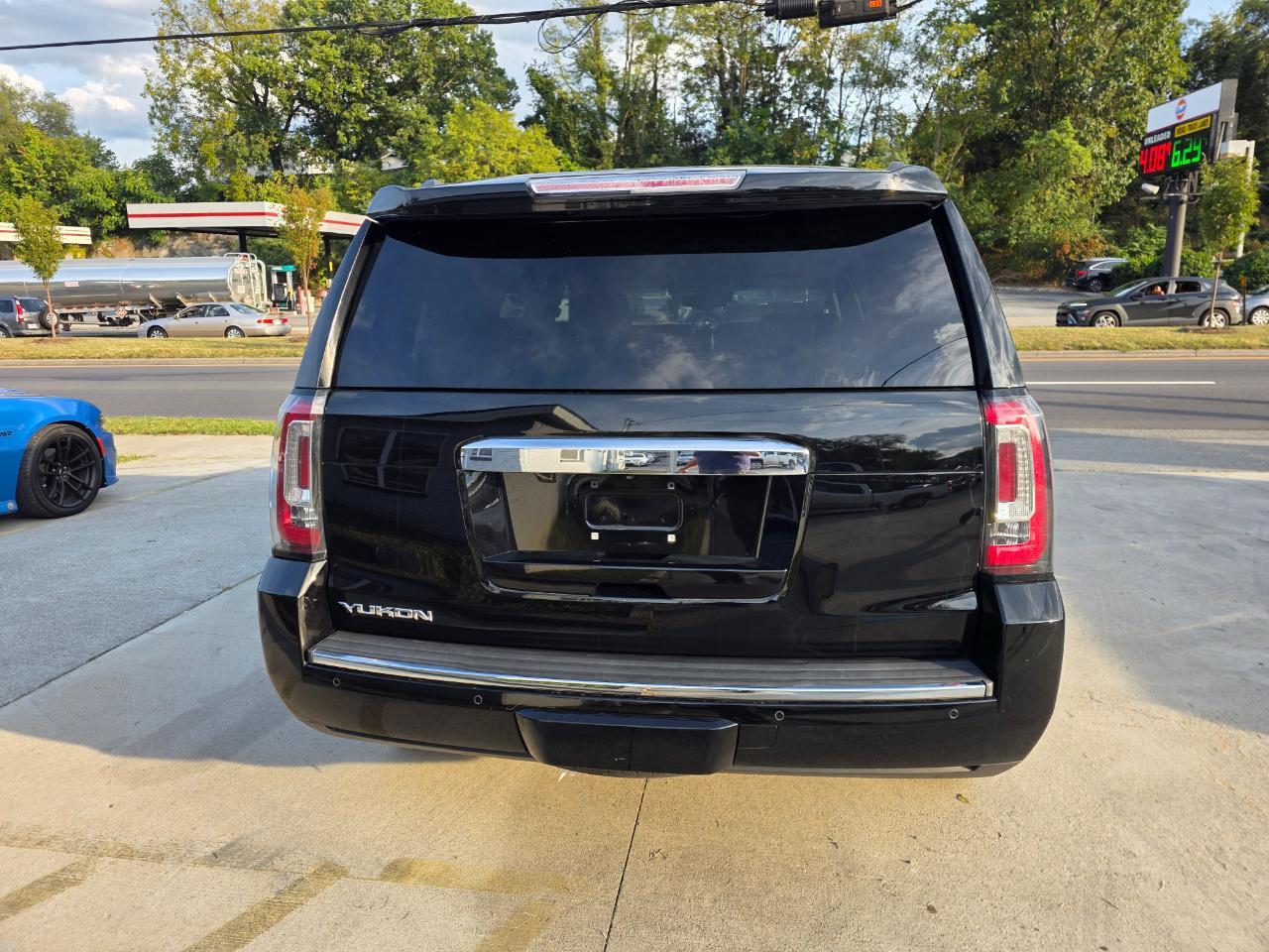 GMC Yukon Denali 4WD 2015