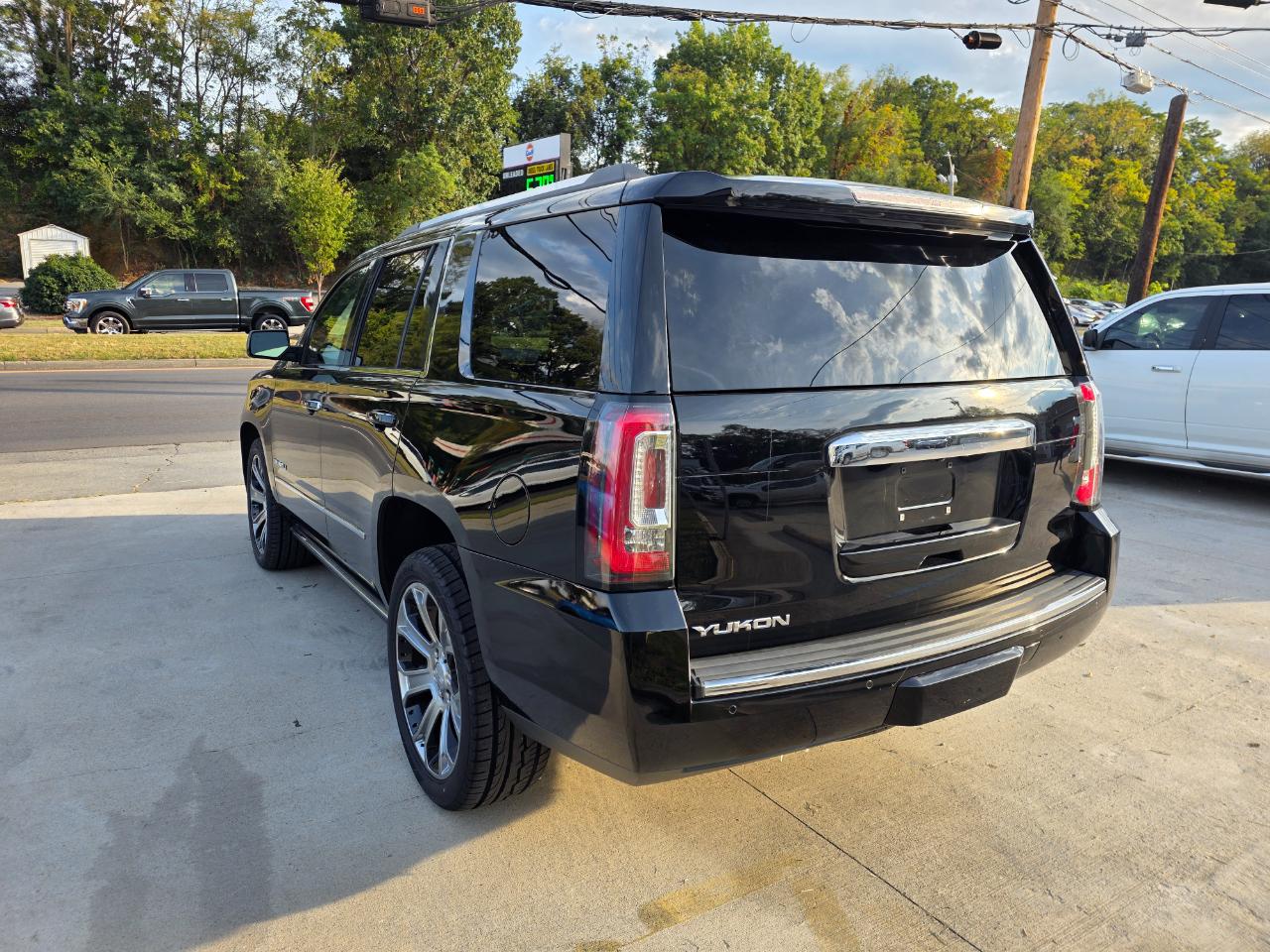 GMC Yukon Denali 4WD 2015