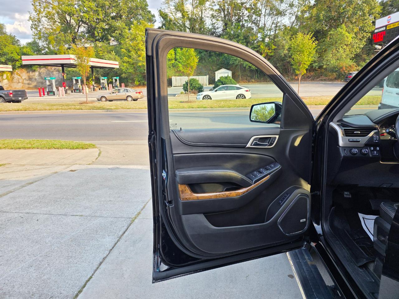 GMC Yukon Denali 4WD 2015