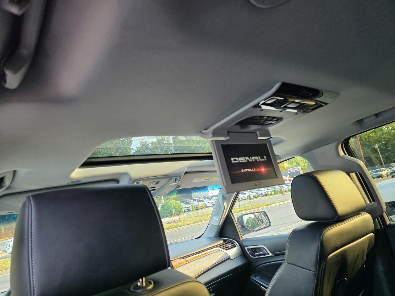 GMC Yukon Denali 4WD 2015
