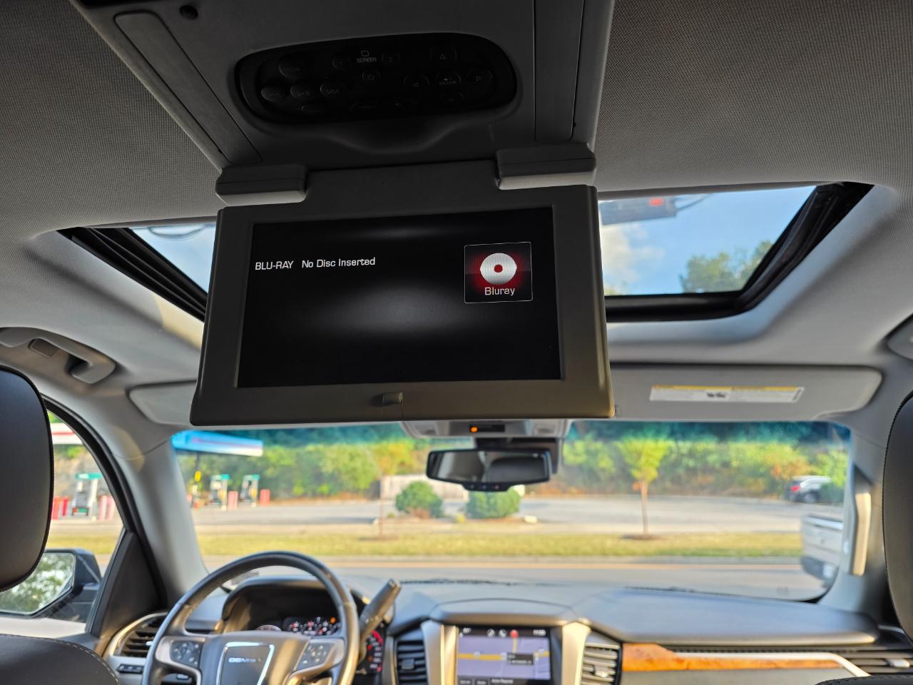 GMC Yukon Denali 4WD 2015