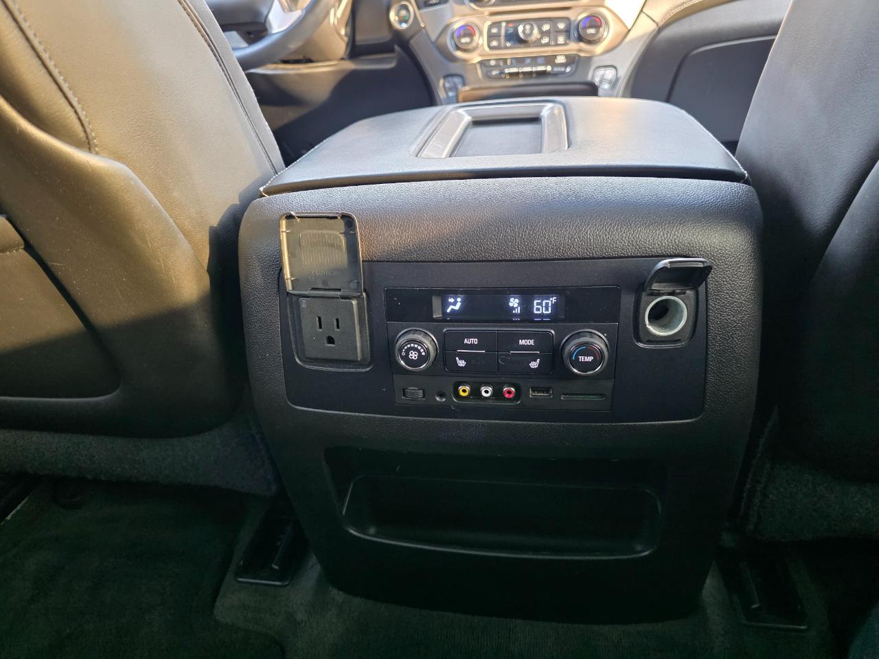 GMC Yukon Denali 4WD 2015