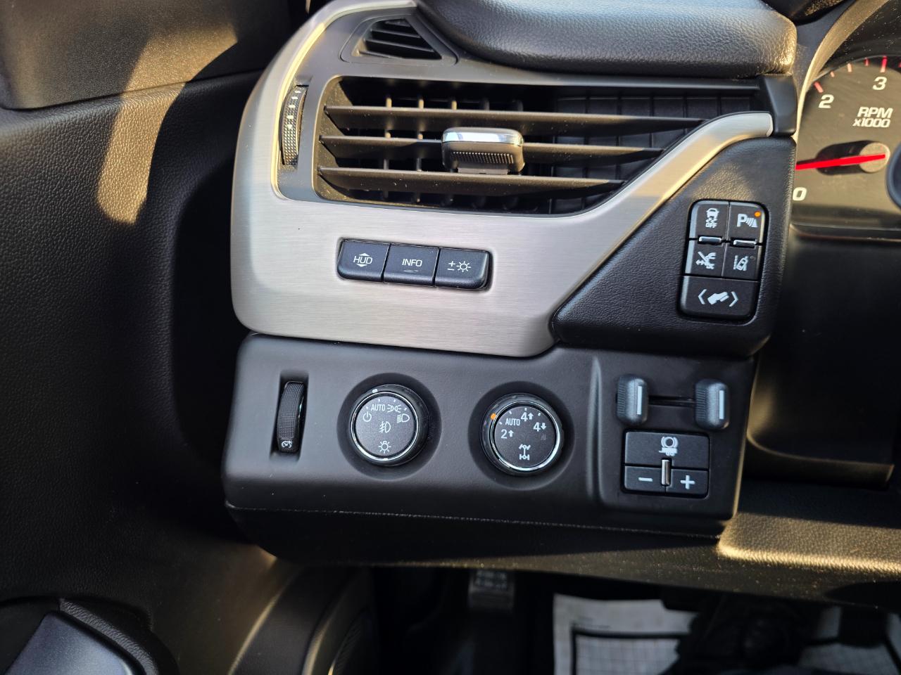GMC Yukon Denali 4WD 2015