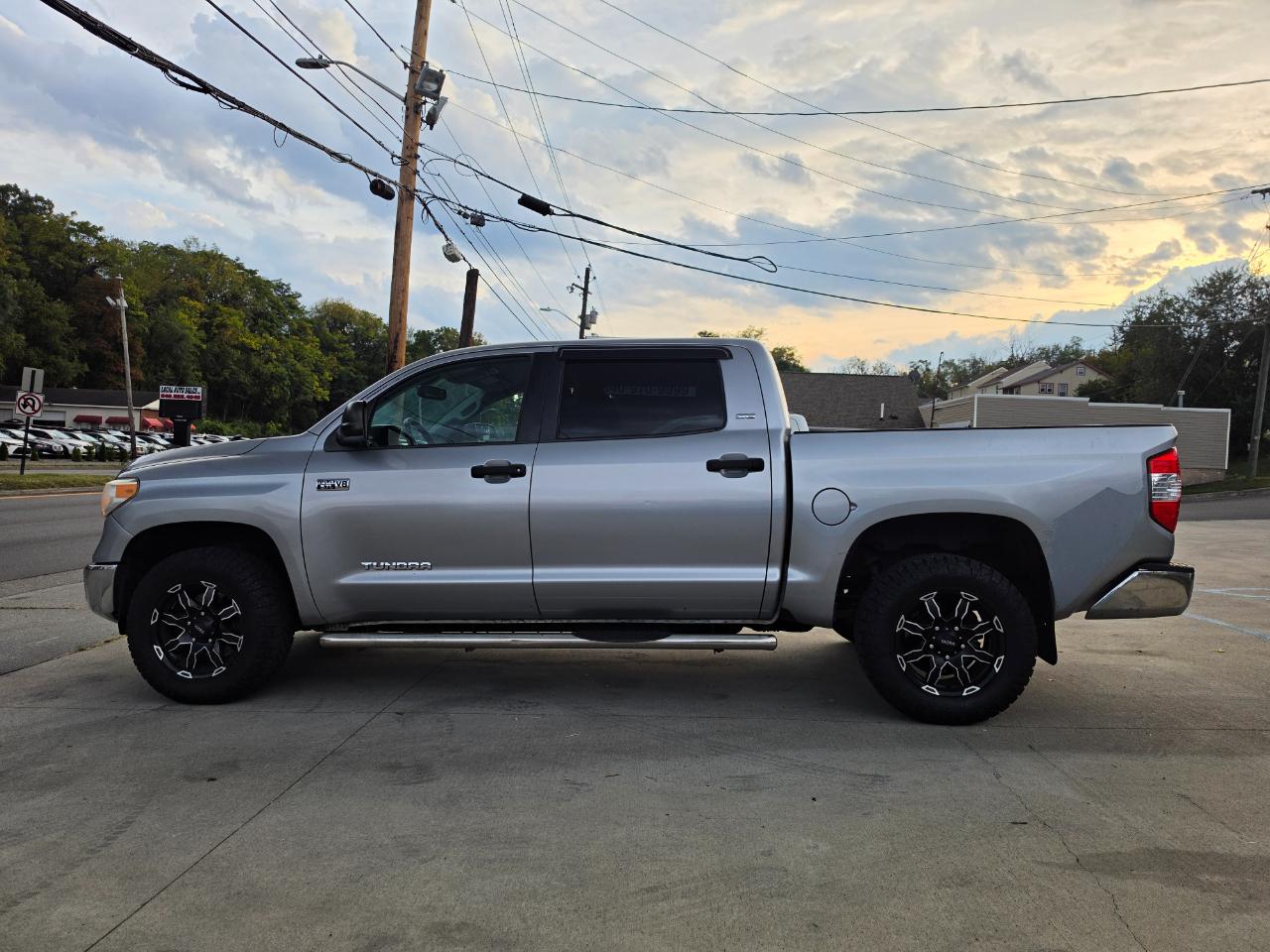 Toyota Tundra SR5 5.7L V8 CrewMax 4WD 2014