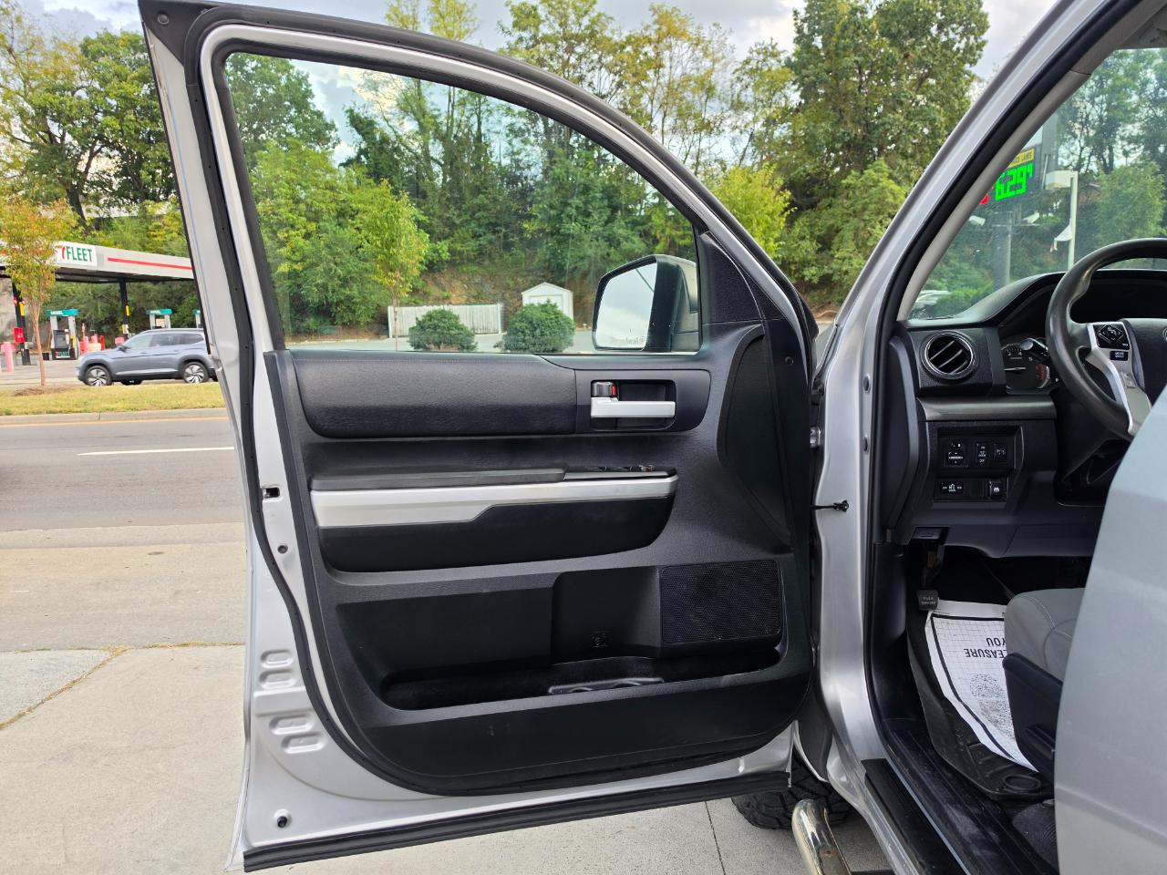 Toyota Tundra SR5 5.7L V8 CrewMax 4WD 2014