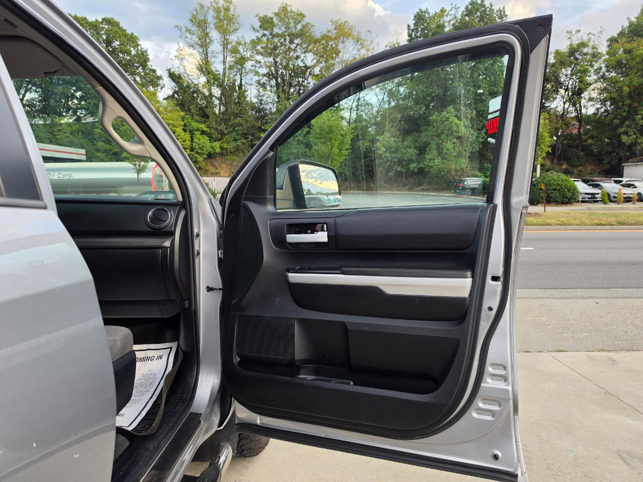 Toyota Tundra SR5 5.7L V8 CrewMax 4WD 2014
