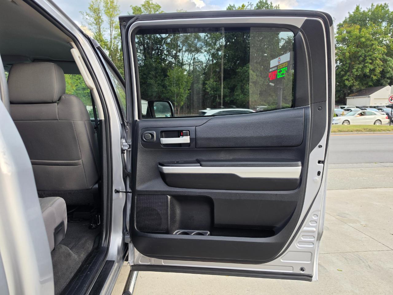 Toyota Tundra SR5 5.7L V8 CrewMax 4WD 2014