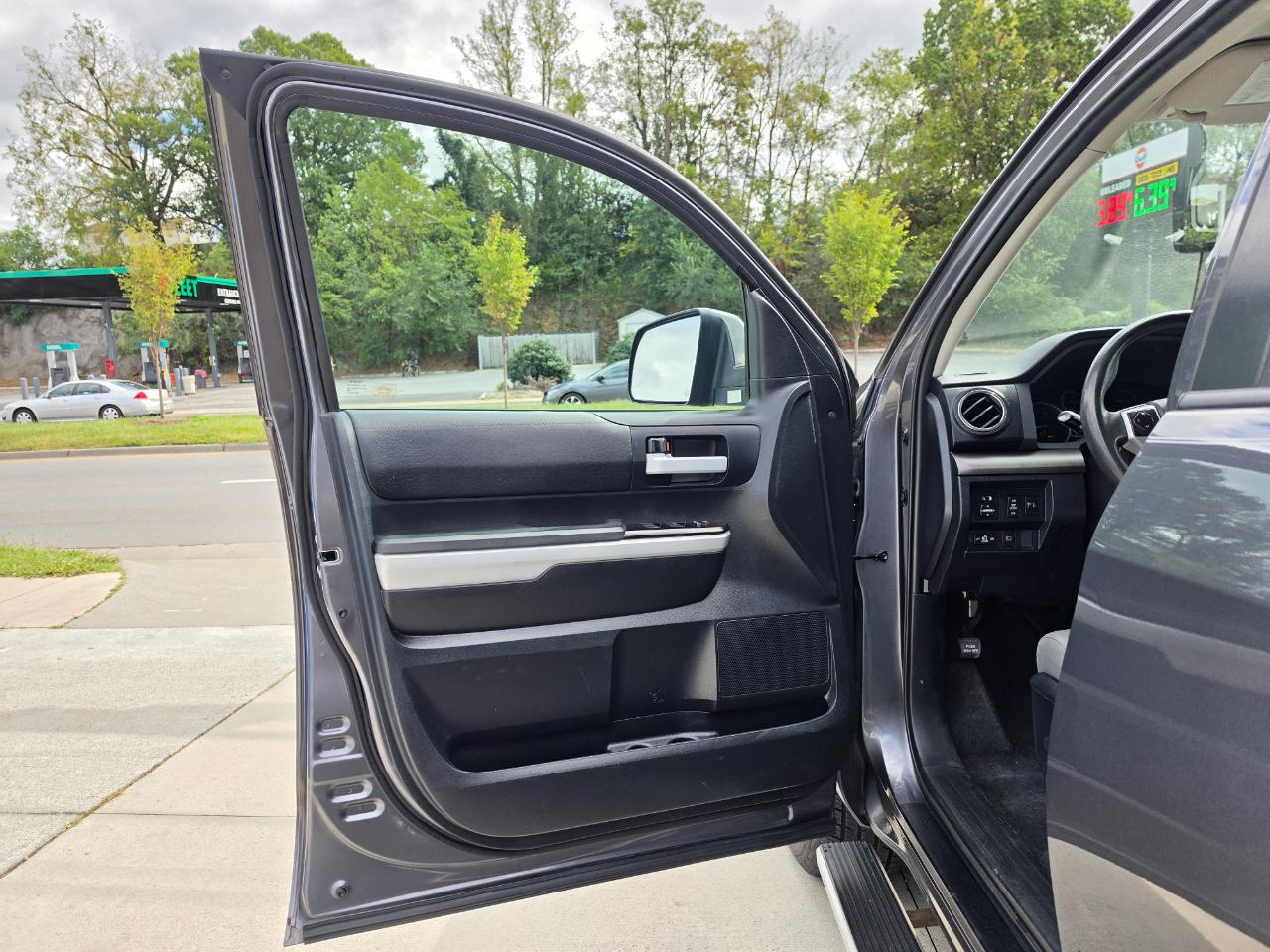 Toyota Tundra SR5 5.7L V8 Double Cab 4WD 2019