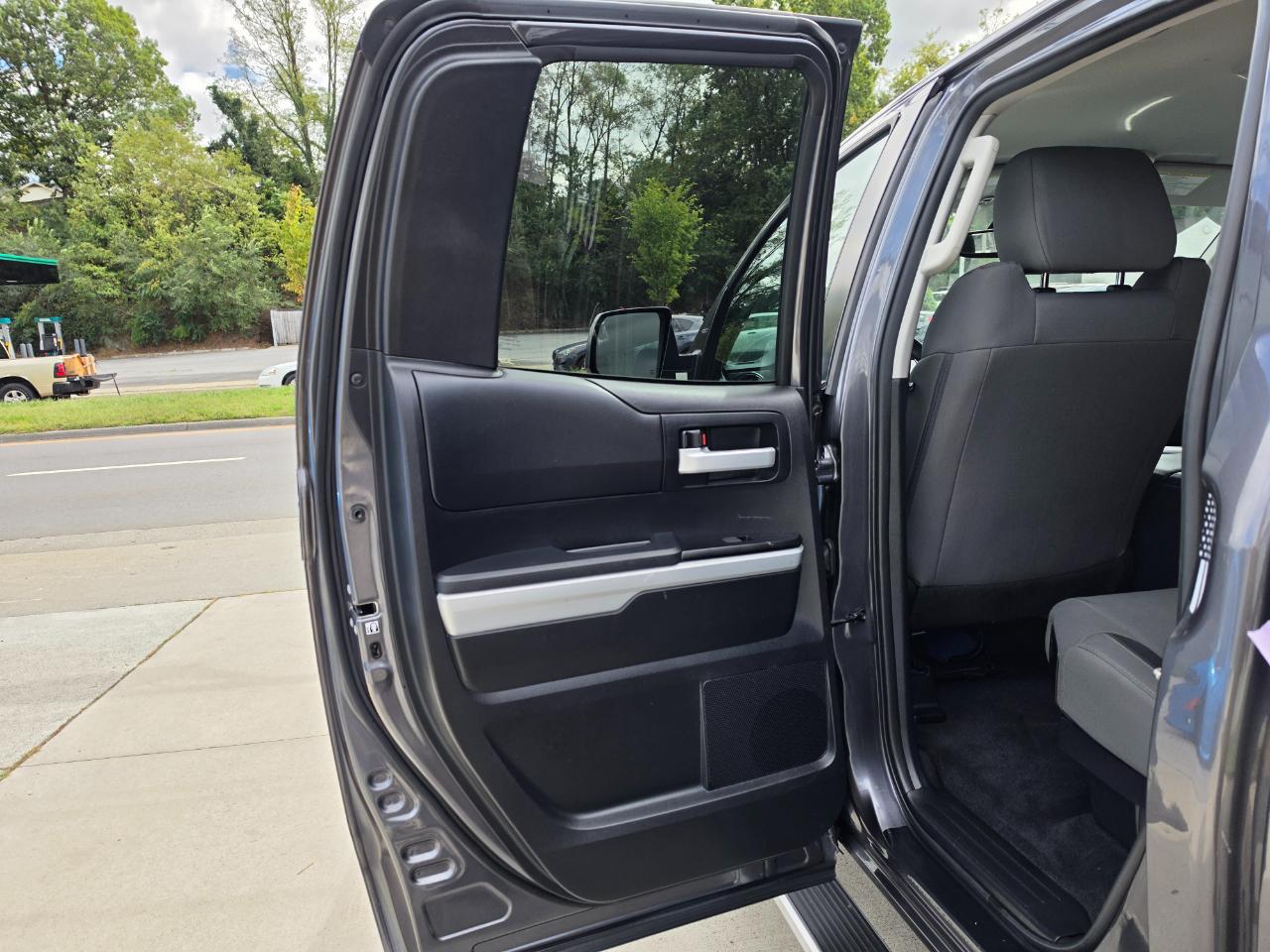 Toyota Tundra SR5 5.7L V8 Double Cab 4WD 2019