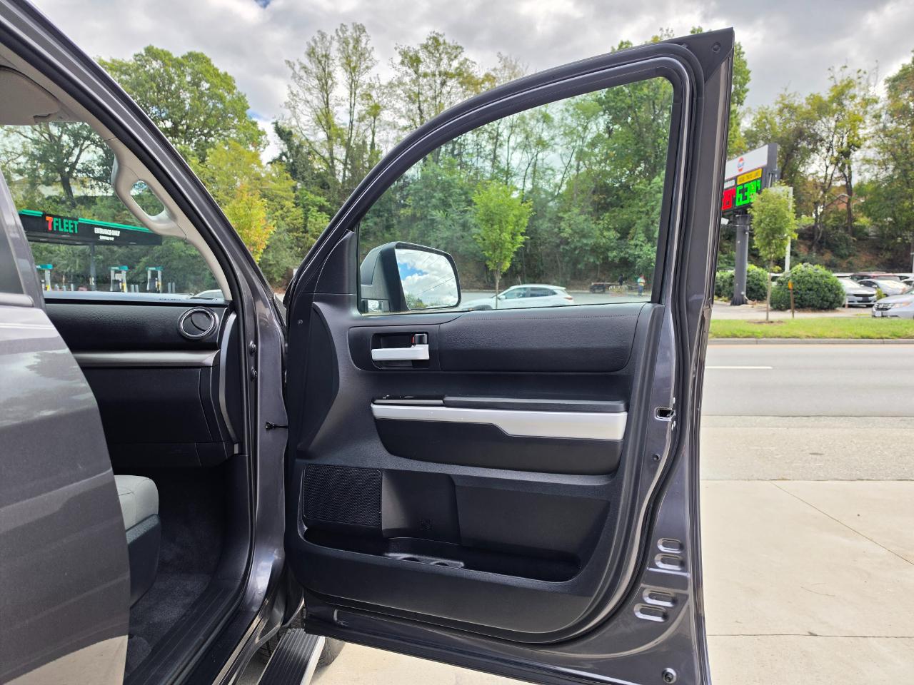 Toyota Tundra SR5 5.7L V8 Double Cab 4WD 2019
