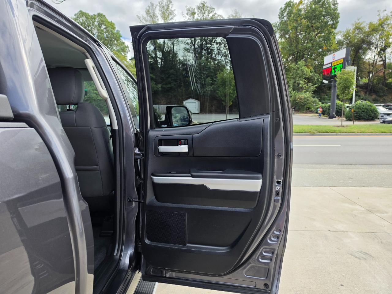 Toyota Tundra SR5 5.7L V8 Double Cab 4WD 2019
