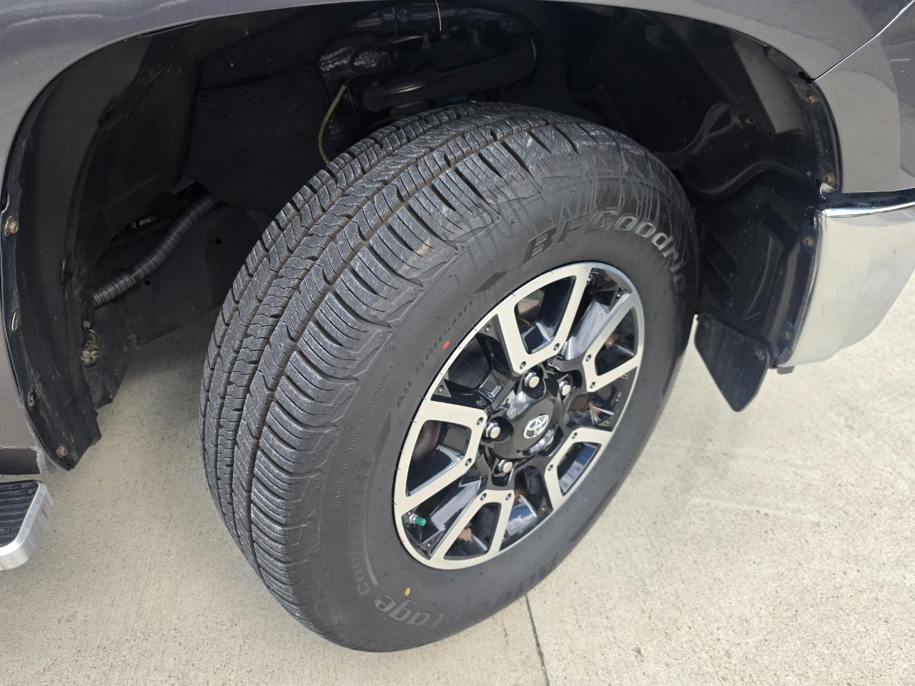 Toyota Tundra SR5 5.7L V8 Double Cab 4WD 2019