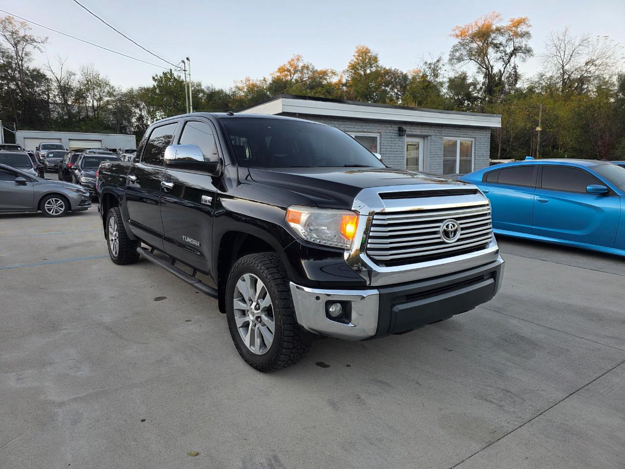 Toyota Tundra Limited 5.7L CrewMax 4WD 2017