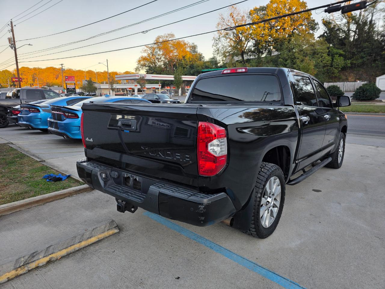 Toyota Tundra Limited 5.7L CrewMax 4WD 2017
