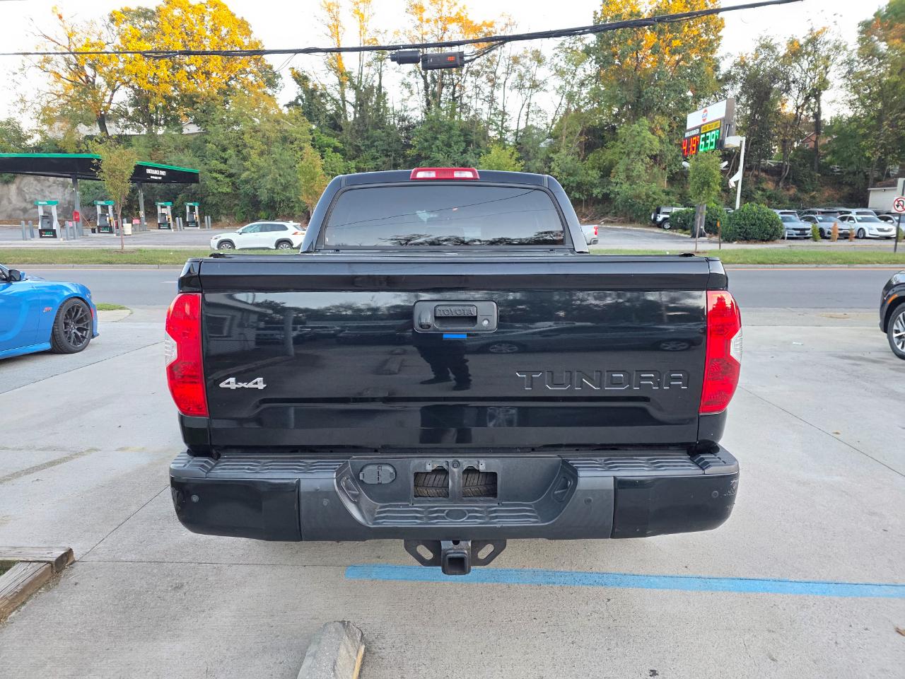 Toyota Tundra Limited 5.7L CrewMax 4WD 2017