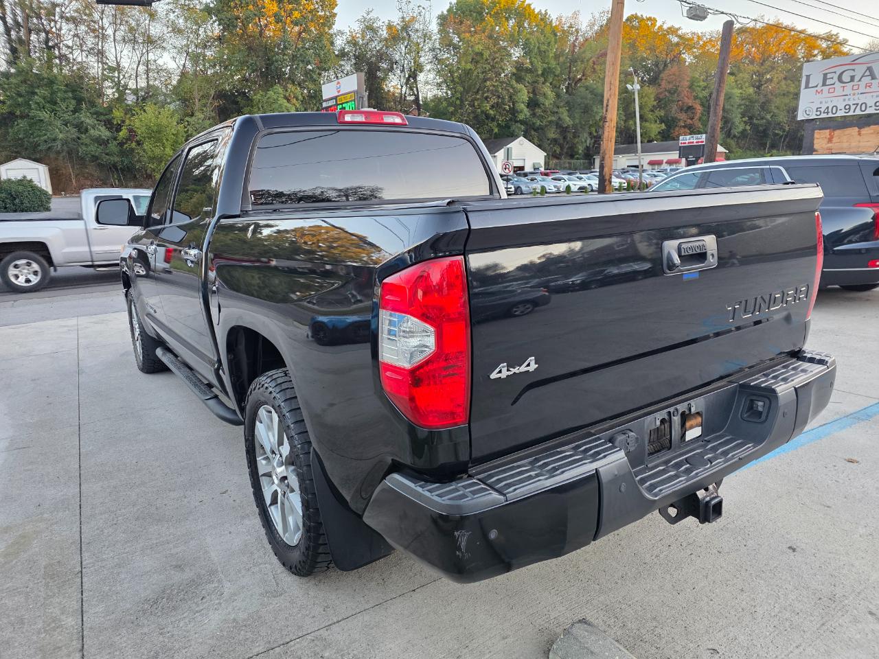 Toyota Tundra Limited 5.7L CrewMax 4WD 2017