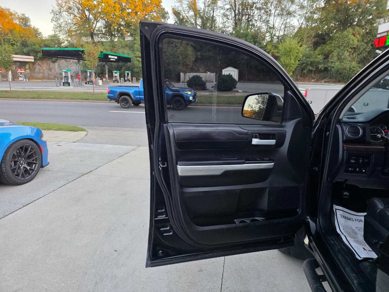 Toyota Tundra Limited 5.7L CrewMax 4WD 2017