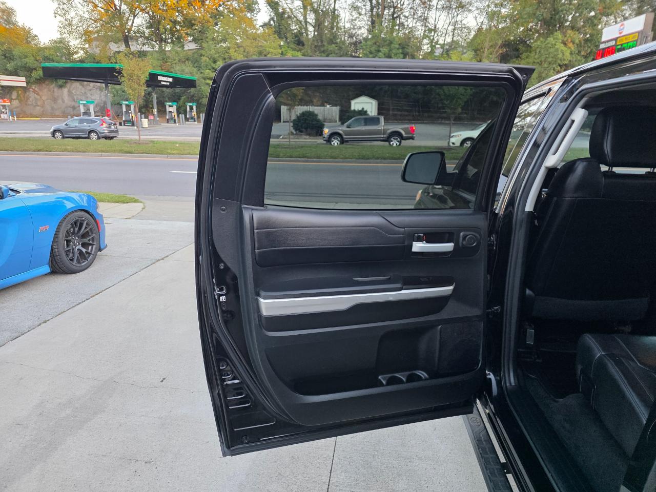 Toyota Tundra Limited 5.7L CrewMax 4WD 2017