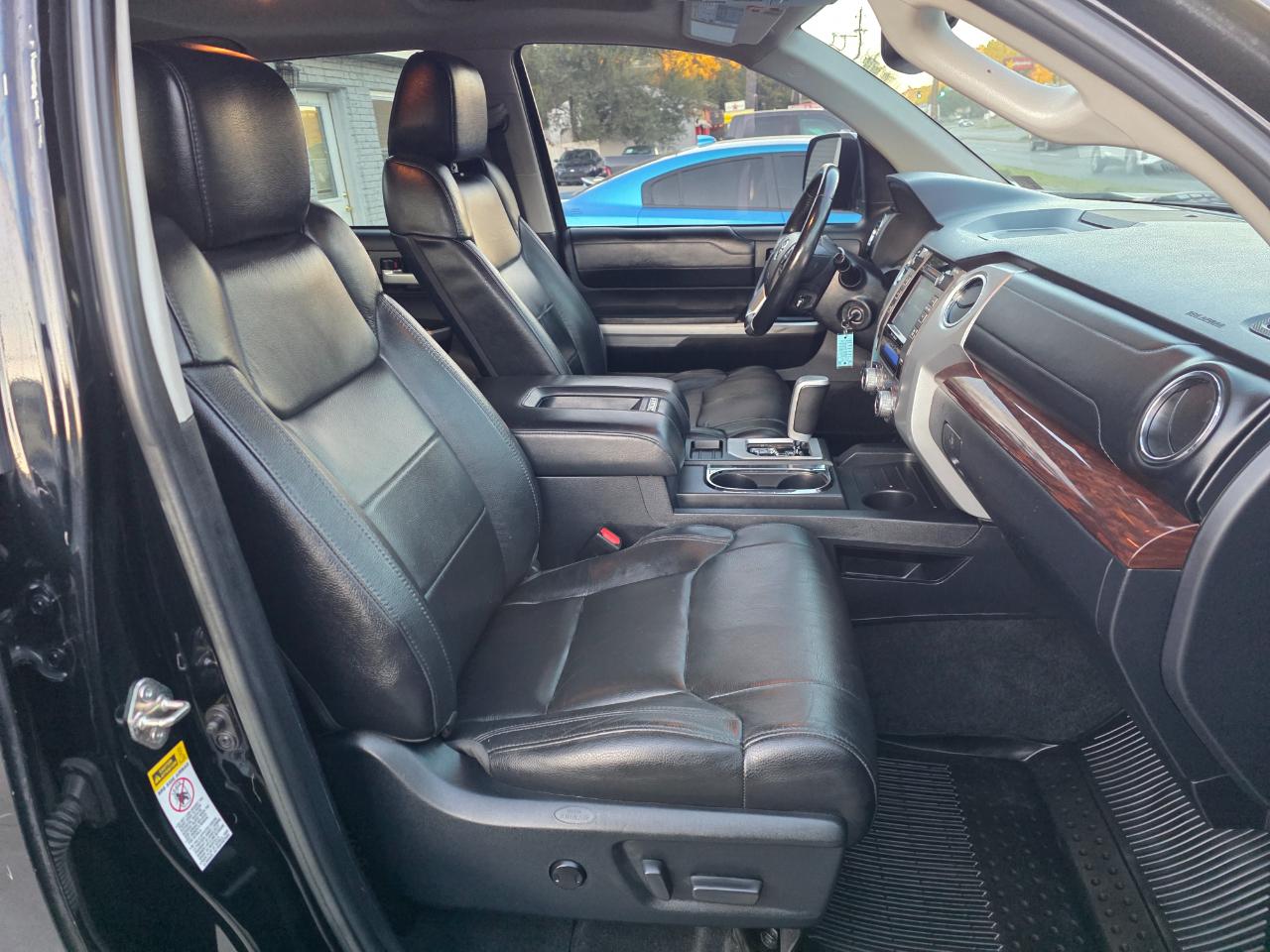 Toyota Tundra Limited 5.7L CrewMax 4WD 2017