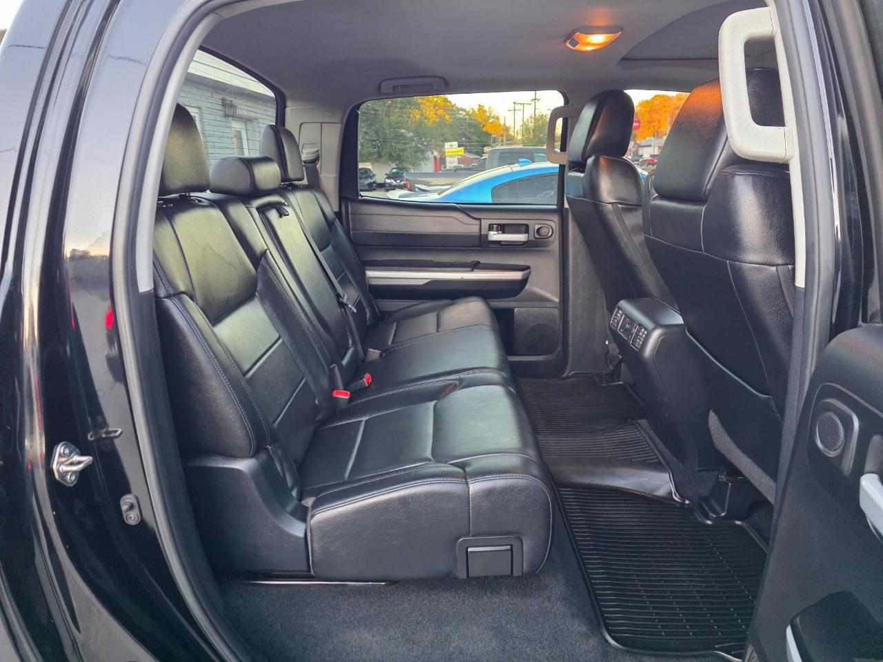Toyota Tundra Limited 5.7L CrewMax 4WD 2017