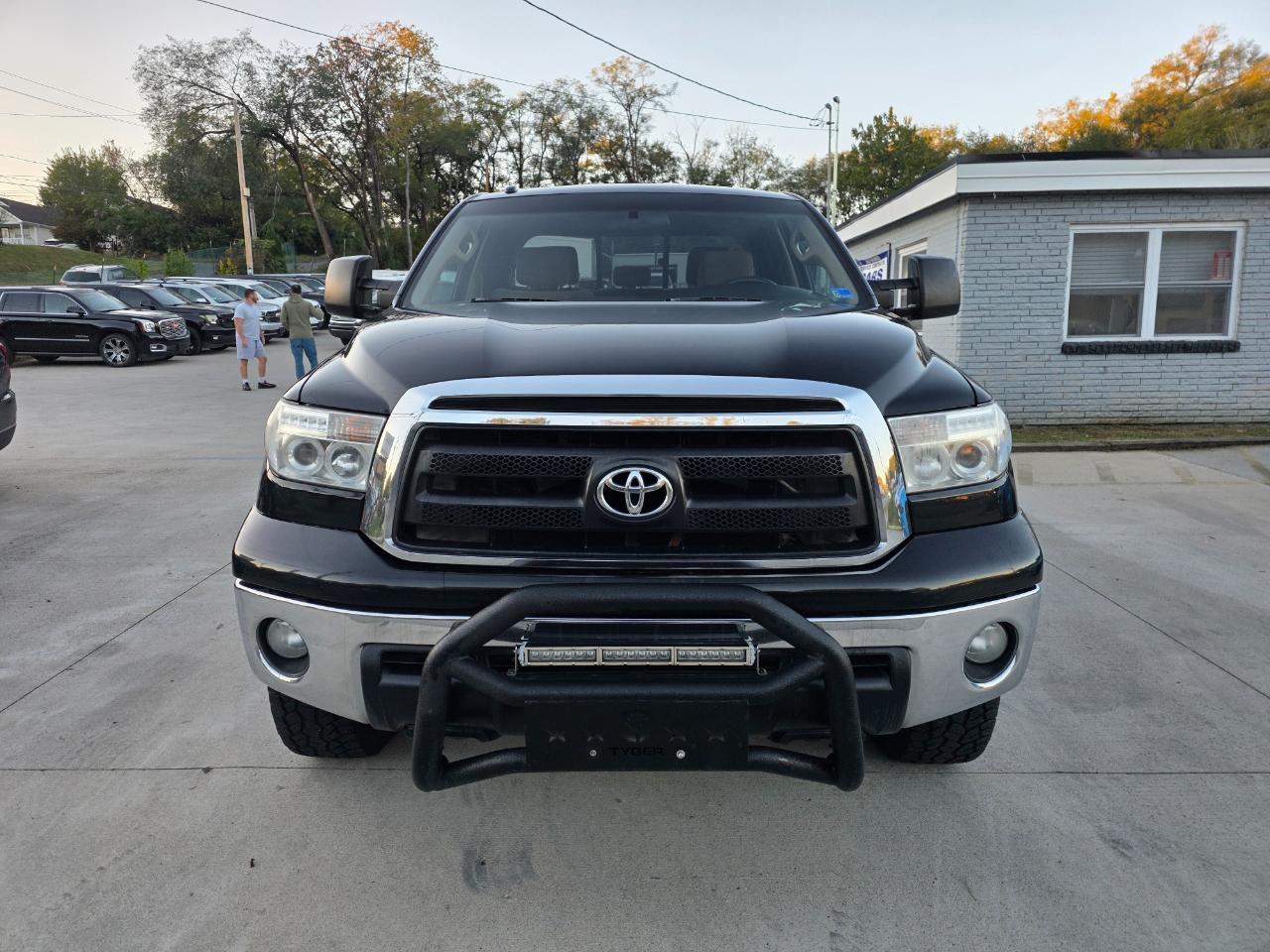 Toyota Tundra Tundra-Grade 5.7L Double Cab 4WD 2011