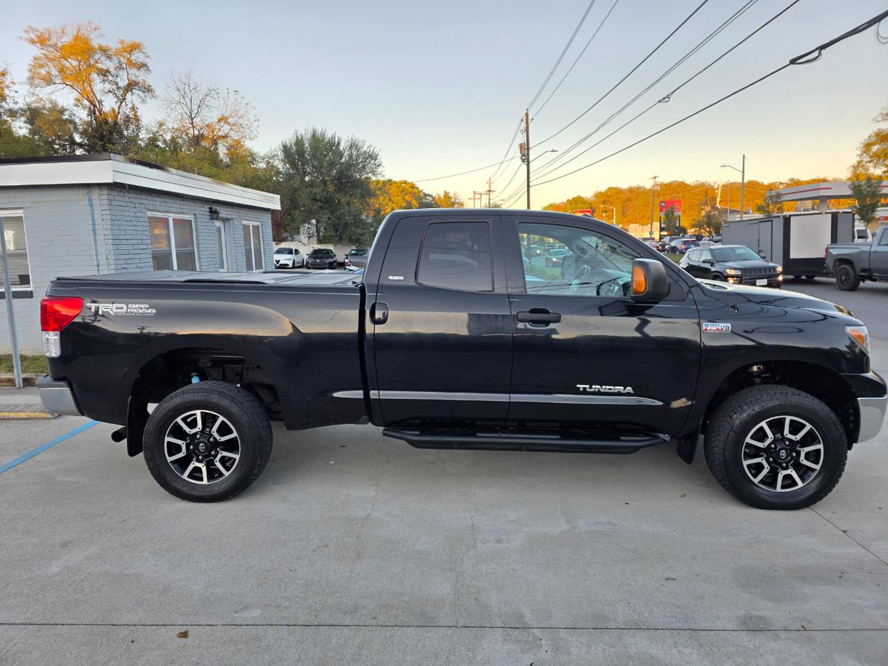 Toyota Tundra Tundra-Grade 5.7L Double Cab 4WD 2011