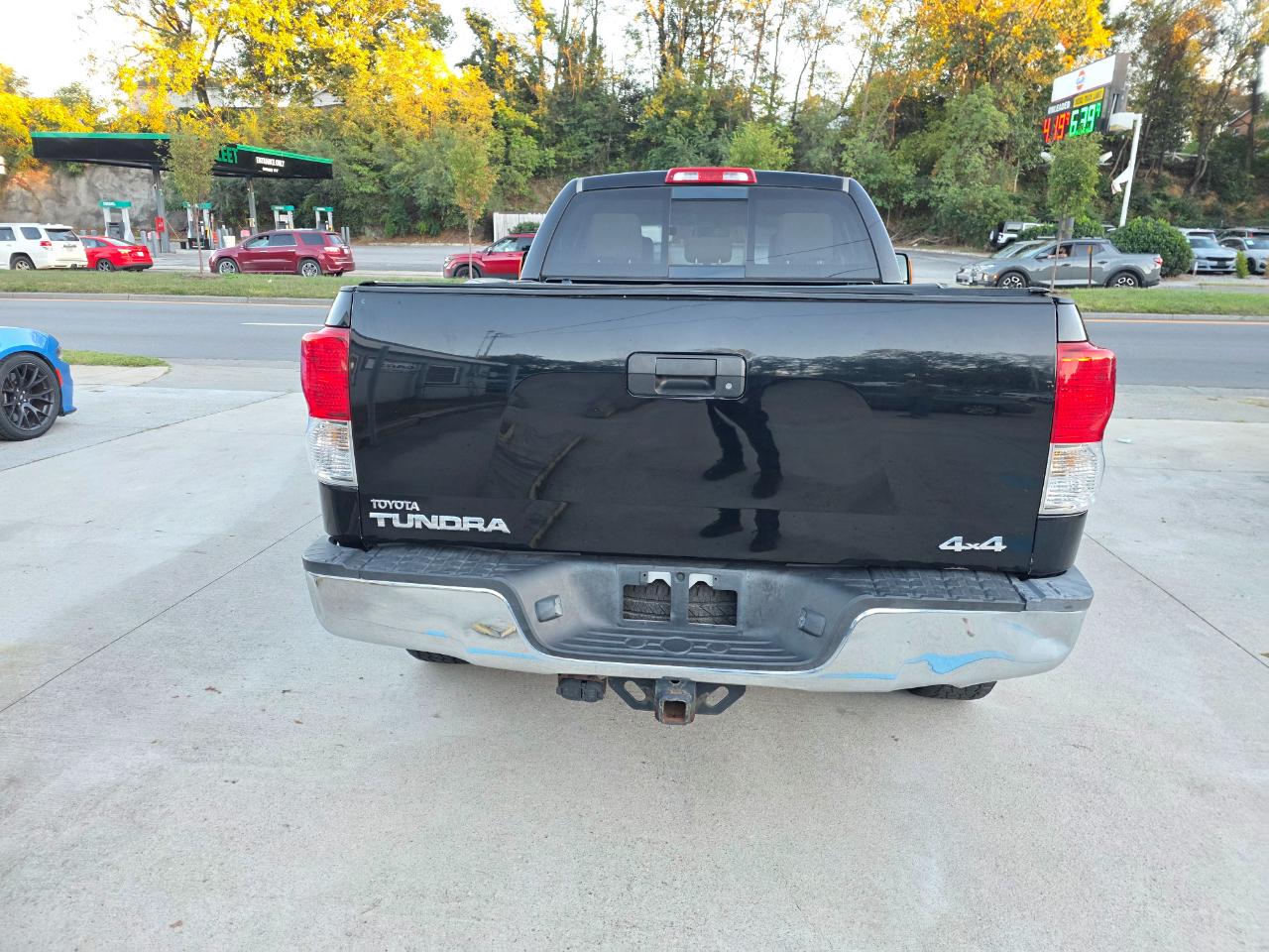 Toyota Tundra Tundra-Grade 5.7L Double Cab 4WD 2011