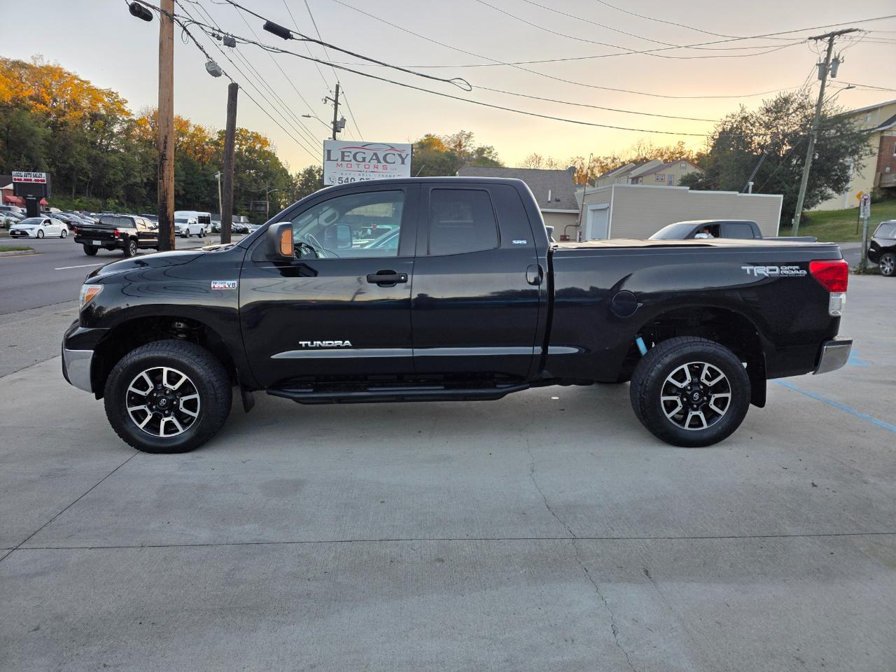 Toyota Tundra Tundra-Grade 5.7L Double Cab 4WD 2011