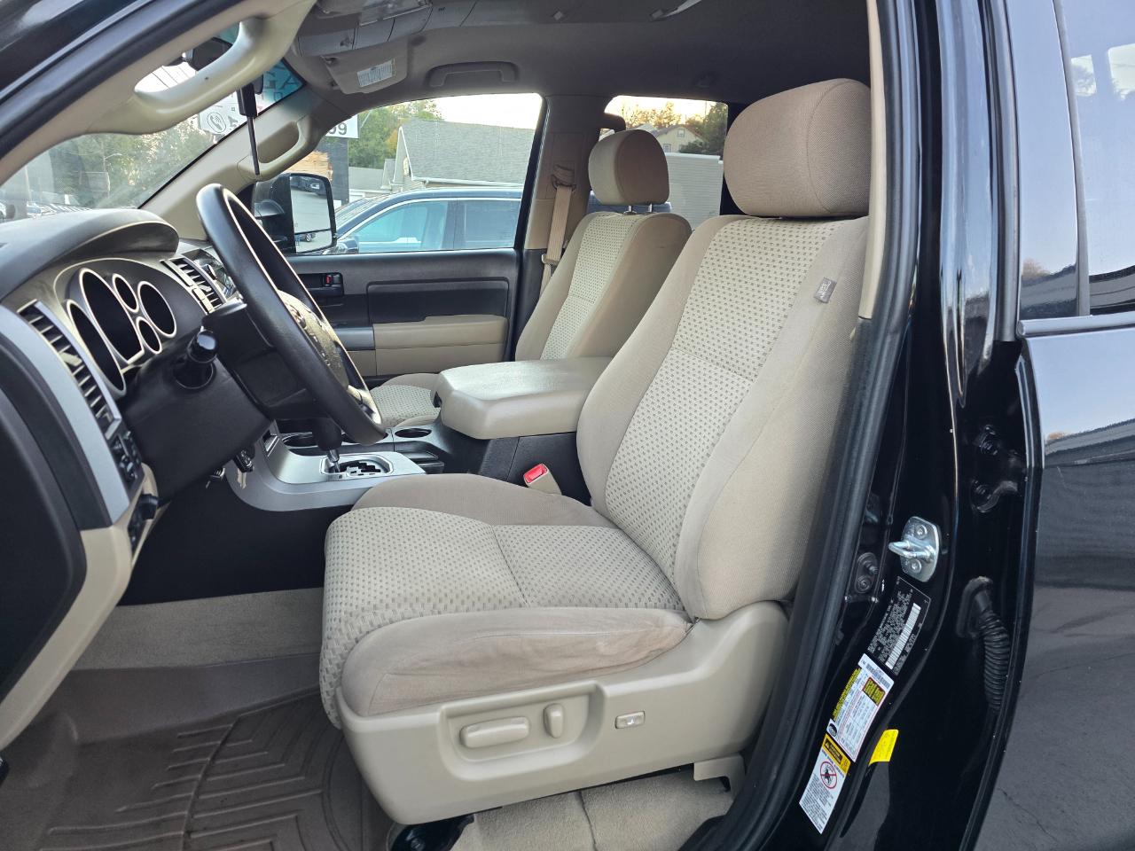 Toyota Tundra Tundra-Grade 5.7L Double Cab 4WD 2011