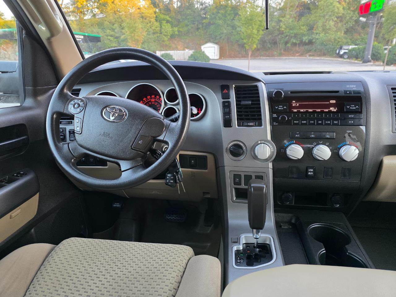 Toyota Tundra Tundra-Grade 5.7L Double Cab 4WD 2011