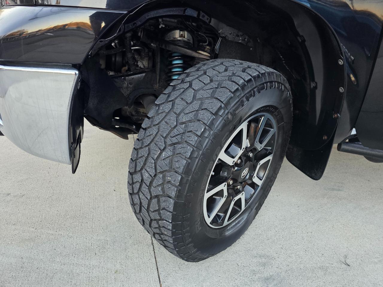 Toyota Tundra Tundra-Grade 5.7L Double Cab 4WD 2011